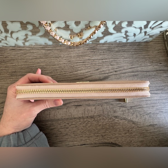 Tory Burch Zip Continental Wallet EUC Light Pink Light Oak Pebble Leathe… - Picture 5 of 13